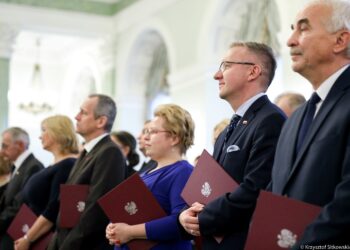 Warszawa. Wręczenie nominacji profesorskich przez Prezydenta RP Andrzeja Dudę. Na zdjęciu: prof. Jerzy Wawrzeńczyk (pierwszy z prawej) / Krzysztof Sitkowski / KPRP