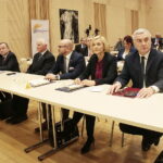 22.11.2018 Kielce. Inauguracyjna sesja Sejmiku Województwa Świętokrzyskiego. Od lewej członkowie zarządu województwa Marek Bogusławski, Marek Jońca i Mariusz Gosek, wicemarszałek Renata Janik i marszałek Andrzej Bętkowski / Marzena Mąkosa / Radio Kielce