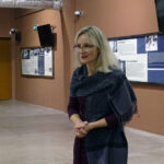 Krzemionki koło Ostrowca Świętokrzyskiego. Wystawa „Nikt im iść nie kazał - kielczanie w Legionach”. Na zdjęciu: Ewa Działowska - dyrektor Muzeum Historyczno-Archeologicznego w Ostrowcu Świętokrzyskim / Emilia Sitarska / Radio Kielce