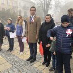 Żywa biało-czerwona flaga utworzona przez mieszkańców Sandomierza / Grażyna Szlęzak-Wójcik / Radio Kielce