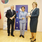 Wojewoda świętokrzyski Agata Wojtyszek wręczyła nadane przez Prezesa Rady Ministrów, okolicznościowe „Medale 100-lecia Odzyskania Niepodległości” / Jarosław Kubalski / Radio Kielce