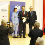 Wojewoda świętokrzyski Agata Wojtyszek wręczyła nadane przez Prezesa Rady Ministrów, okolicznościowe „Medale 100-lecia Odzyskania Niepodległości” / Jarosław Kubalski / Radio Kielce