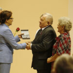 Wojewoda świętokrzyski Agata Wojtyszek wręczyła nadane przez Prezesa Rady Ministrów, okolicznościowe „Medale 100-lecia Odzyskania Niepodległości” / Jarosław Kubalski / Radio Kielce