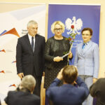 Wojewoda świętokrzyski Agata Wojtyszek wręczyła nadane przez Prezesa Rady Ministrów, okolicznościowe „Medale 100-lecia Odzyskania Niepodległości” / Jarosław Kubalski / Radio Kielce