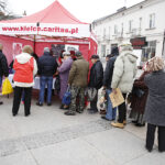 Kielce. Obchody Światowego Dnia Ubogich na kieleckim Rynku / Jarosław Kubalski / Radio Kielce