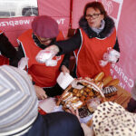 Kielce. Obchody Światowego Dnia Ubogich na kieleckim Rynku / Jarosław Kubalski / Radio Kielce