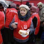 Kielce. Obchody Światowego Dnia Ubogich na kieleckim Rynku / Jarosław Kubalski / Radio Kielce