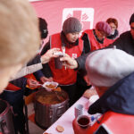 Kielce. Obchody Światowego Dnia Ubogich na kieleckim Rynku / Jarosław Kubalski / Radio Kielce