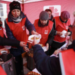 Kielce. Obchody Światowego Dnia Ubogich na kieleckim Rynku / Jarosław Kubalski / Radio Kielce