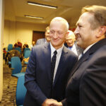 Pierwsza sesja Rady Powiatu Kieleckiego. Nowy przewodniczący Rady Powiatu Kieleckiego Jacek Kuzia (z lewej) i kandydat na starostę kieleckiego Mirosław Gębski / Jarosław Kubalski / Radio Kielce