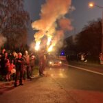 Capstrzyk w wigilię Święta Niepodległości. Przemarsz przedstawicieli służb mundurowych, władz samorządowych oraz mieszkańców ulicami Sandomierza na Rynek starego miasta / Grażyna Szlęzak-Wójcik / Radio Kielce