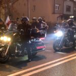 Capstrzyk w wigilię Święta Niepodległości. Przemarsz przedstawicieli służb mundurowych, władz samorządowych oraz mieszkańców ulicami Sandomierza na Rynek starego miasta / Grażyna Szlęzak-Wójcik / Radio Kielce