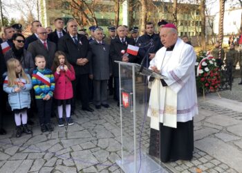 Sandomierz. Setna rocznica odzyskania niepodległości. Na zdjęciu: biskup Edward Frankowski / Grażyna Szlęzak - Wójcik / Radio Kielce