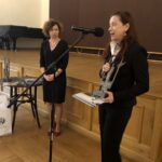 Sandomierz. Wręczenie nagród Bonum Publicum. Na zdjęciu (od lewej): wiceburmistrz Katarzyna Zioło i Beata Hebzda-Sołogub - prezes Fundacji  Forum Dialogu Między Kulturami  w Dzierżoniowie / Radio Kielce