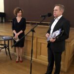 Sandomierz. Wręczenie nagród Bonum Publicum. Na zdjęciu (od lewej): wiceburmistrz Katarzyna Zioło i Andrzej Nowak Arczewski / Radio Kielce