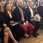 Sandomierz. Wręczenie nagród Bonum Publicum. Na zdjęciu (od lewej): wiceburmistrz Katarzyna Zioło, Beata Hebzda-Sołogub - prezes Fundacji  Forum Dialogu Między Kulturami  w Dzierżoniowie, Dominik Płaza i Andrzej Nowak Arczewski / Radio Kielce