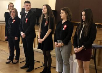 Sandomierz. Wręczenie nagród Bonum Publicum. Na zdjęciu:młodzież z IV LO w Białej Podlaskiej / Radio Kielce