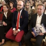 Sandomierz. Wręczenie nagród Bonum Publicum. Na zdjęciu (od lewej): Beata Hebzda-Sołogub - prezes Fundacji  Forum Dialogu Między Kulturami w Dzierżoniowie, Dominik Płaza i Andrzej Nowak Arczewski / Grażyna Szlęzak - Wójcik / Radio Kielce