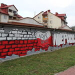 Mural upamiętniający setną rocznicę odzyskania przez Polskę niepodległości znajdujący się w Pińczowie przy ulicy 7 Źródeł  / Marta Gajda / Radio Kielce