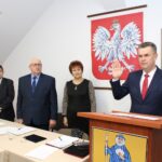 Opatowiec. Inauguracyjna sesja Urzędu Gminy. Na zdjęciu (od lewej): Jan Sojka - wiceprzewodniczący, Henryk Kryca - przewodniczący, Dorota Domoń - wiceprzewodnicząca i Sławomir Kowalczyk - wójt gminy / Marta Gajda / Radio Kielce