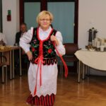 Prezentacja strojów ludowych na bazie strojów Krakowiaków wschodnich z terenów obecnego powiatu buskiego z przełomu XIX/XX wieku / Marta Gajda / Radio Kielce