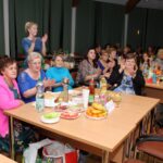 Prezentacja strojów ludowych na bazie strojów Krakowiaków wschodnich z terenów obecnego powiatu buskiego z przełomu XIX/XX wieku / Marta Gajda / Radio Kielce