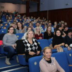 Dzieci z przedszkola nr 2 w Busku-Zdroju w ramach Uniwersytetu I Wieku zaprezentowały na scenie Buskiego Samorządowego Centrum Kultury spektakl „Przy fortepianie…” / Marta Gajda / Radio Kielce