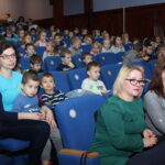 Dzieci z przedszkola nr 2 w Busku-Zdroju w ramach Uniwersytetu I Wieku zaprezentowały na scenie Buskiego Samorządowego Centrum Kultury spektakl „Przy fortepianie…” / Marta Gajda / Radio Kielce