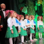 Dzieci z przedszkola nr 2 w Busku-Zdroju w ramach Uniwersytetu I Wieku zaprezentowały na scenie Buskiego Samorządowego Centrum Kultury spektakl „Przy fortepianie…” / Marta Gajda / Radio Kielce