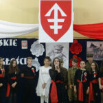 Jędrzejów. „Jędrzejowskie ścieżki do niepodległości”. Uroczystość w SP nr 2 z okazji 100. rocznicy odzyskania przez Polskę niepodległości / Ewa Pociejowska-Gawęda / Radio Kielce