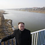 17.02.2018 Sandomierz. Most na Wiśle i poseł Marek Kwitek / Jarosław Kubalski / Radio Kielce