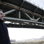 17.02.2018 Sandomierz. Most na Wiśle i poseł Marek Kwitek / Jarosław Kubalski / Radio Kielce