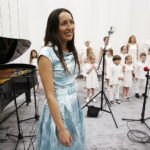 02.05.2018 Radio Kielce. Agata Steczkowska wystąpiła w Studiu Gram z chórem dziecięcym / Jarosław Kubalski / Radio Kielce