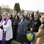 01.11.2018 Kielce. Wszystkich Świętych. Mszę na Cmentarzu Nowym odprawił biskup Andrzej Kaleta / Jarosław Kubalski / Radio Kielce