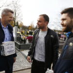 01.11.2018 Kielce. Wszystkich Świętych. Kwesta. Bogdan Wenta, Uros Zorman i Blaż Janc / Jarosław Kubalski / Radio Kielce