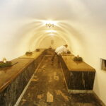 02.11.2018 Kielce. Nabożeństwo Dnia Zadusznego odprawiono w Bazylice Katedralnej w Kielcach. Mszy świętej przewodniczyli biskupi Jan Piotrowski - ordynariusz diecezji kieleckiej oraz Marian Florczyk i Andrzej Kaleta. Nabożeństwu towarzyszyła procesja do krypty bazyliki, gdzie spoczywają wszyscy biskupi kieleccy / Jarosław Kubalski / Radio Kielce