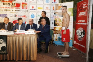 22.11.2018 Kielce. Oficjalne ważenie zawodników przed meczem bokserskim Polska - Rosja. Jakub Słomiński / Jarosław Kubalski / Radio Kielce