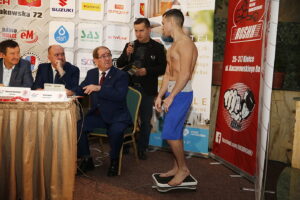 22.11.2018 Kielce. Oficjalne ważenie zawodników przed meczem bokserskim Polska - Rosja. Nikita Bystrow / Jarosław Kubalski / Radio Kielce