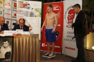 22.11.2018 Kielce. Oficjalne ważenie zawodników przed meczem bokserskim Polska - Rosja. Sergiej Iarulin / Jarosław Kubalski / Radio Kielce