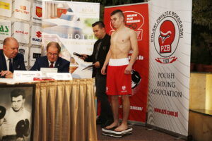 22.11.2018 Kielce. Oficjalne ważenie zawodników przed meczem bokserskim Polska - Rosja. Bartłomiej Przybyła / Jarosław Kubalski / Radio Kielce