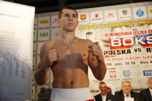22.11.2018 Kielce. Oficjalne ważenie zawodników przed meczem bokserskim Polska - Rosja. Bartosz Gołębiewski / Jarosław Kubalski / Radio Kielce