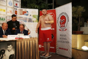 22.11.2018 Kielce. Oficjalne ważenie zawodników przed meczem bokserskim Polska - Rosja. Roger Hryniuk / Jarosław Kubalski / Radio Kielce