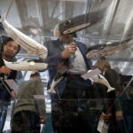 24.11.2018 Ćmielów. Wystawa prac Natalii i Rafała Olbińskich „Metamorfozy z ludzką twarzą” w fabryce porcelany AS / Jarosław Kubalski / Radio Kielce