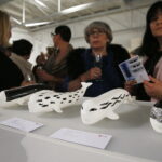 24.11.2018 Ćmielów. Wystawa prac Natalii i Rafała Olbińskich „Metamorfozy z ludzką twarzą” w fabryce porcelany AS / Jarosław Kubalski / Radio Kielce