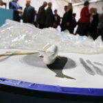 24.11.2018 Ćmielów. Wystawa prac Natalii i Rafała Olbińskich „Metamorfozy z ludzką twarzą” w fabryce porcelany AS / Jarosław Kubalski / Radio Kielce