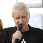 24.11.2018 Ćmielów. Wystawa prac Natalii i Rafała Olbińskich „Metamorfozy z ludzką twarzą” w fabryce porcelany AS. Rafał Olbiński / Jarosław Kubalski / Radio Kielce