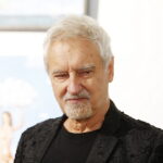 24.11.2018 Ćmielów. Wystawa prac Natalii i Rafała Olbińskich „Metamorfozy z ludzką twarzą” w fabryce porcelany AS. Rafał Olbiński / Jarosław Kubalski / Radio Kielce