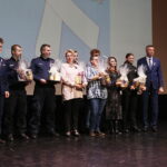 26.11.2018 Kielce. Duża scena KCK. Inauguracja kampanii "Biała Wstążka" . Nagrody Wręczyli senator Krzysztof Słoń i prezydent Kielc Bogdan Wenta / Jarosław Kubalski / Radio Kielce