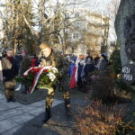 29.11.2018 Kielce. Uroczystości pod krzyżem powstańczym przy zbiegu ulic Zagórskiej i Źródłowej w 188 rocznicę wybuchu powstania listopadowego. Wojewoda Agata Wojtyszek i senator Krzysztof Słoń / Jarosław Kubalski / Radio Kielce