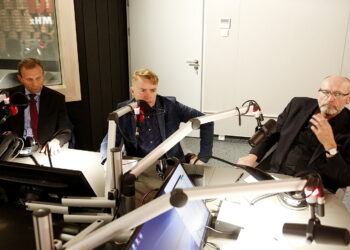 15.11.2018 Radio Kielce. Punkty Widzenia. Zbigniew Piątek - wójt Piekoszowa, Wojciech Bafia - zastępca komendanta Straży Miejskiej w Kielcach i prof. Marek Jóźwiak -  Katedra Ochrony Środowiska UJK / Jarosław Kubalski / Radio Kielce